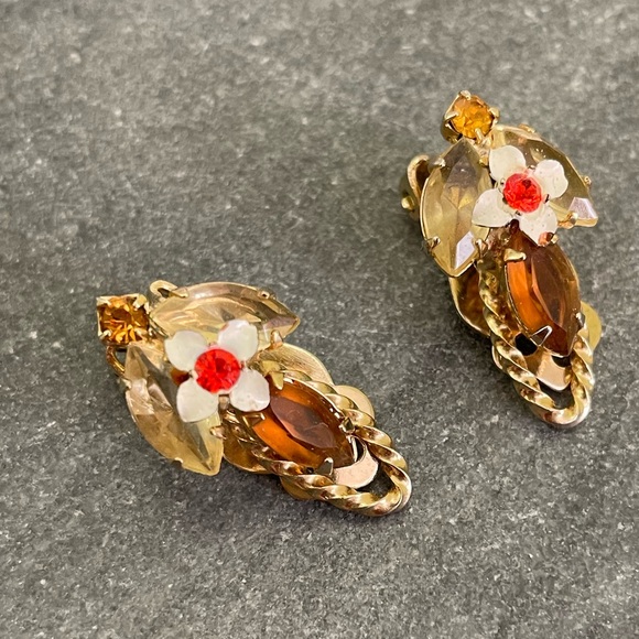Vintage Jewelry - Vintage Gold Flower Austrian Crystal Clip-on Earrings
